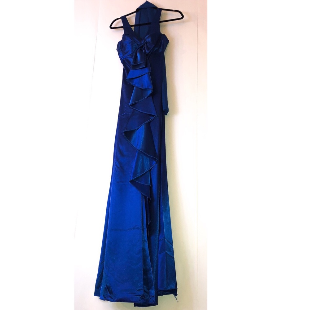SALE!!! FORMAL GOWN - Picture 2 of 4